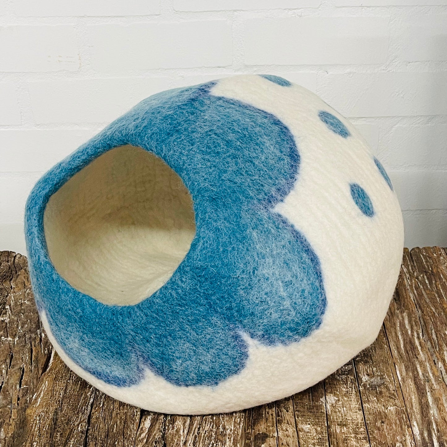 Handmade Felt Cat house 32x45x45cm