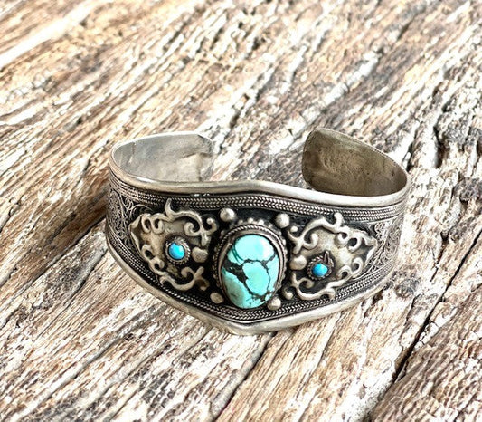 HANDMADE 3 STONE  CUFF