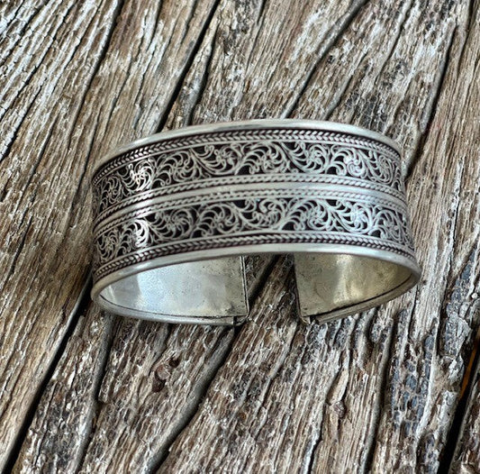 HANDMADE FILIGIRI  CUFF