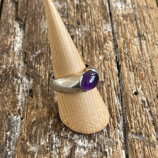 STERLING SILVER AMYTHYST RING