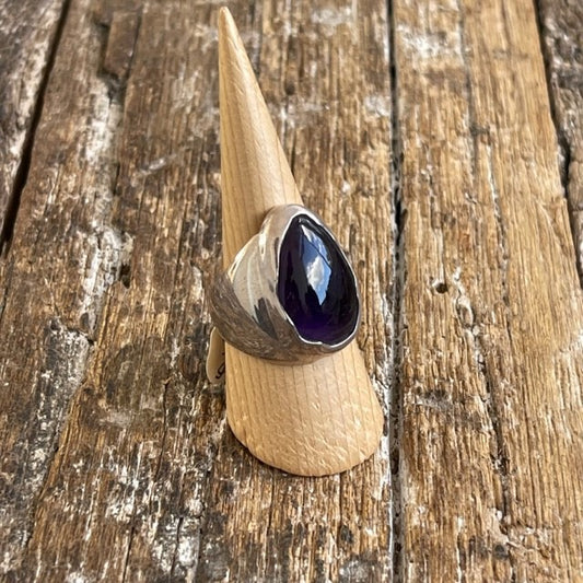 STERLING SILVER AMETHYST RING