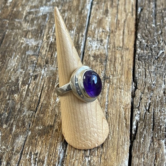 STERLING SILVER AMYTHYST RING