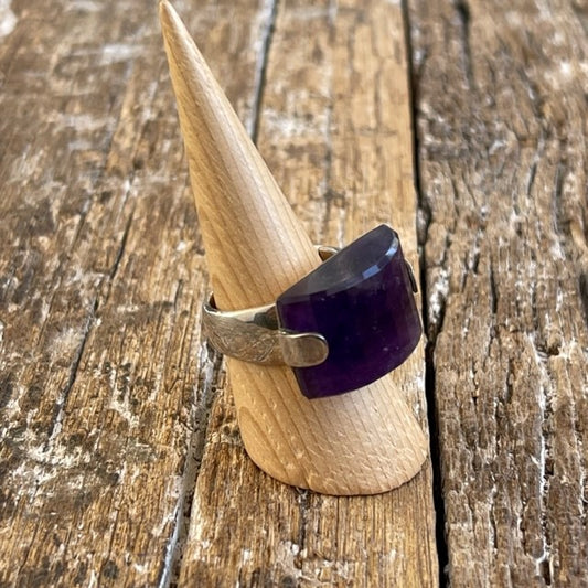 STERLING SILVER AMYTHYST RING