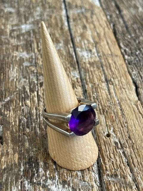 STERLING SILVER AMYTHYST RING