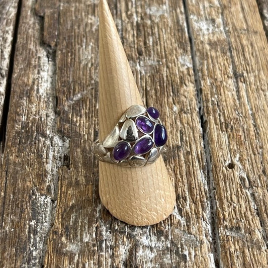 STERLING SILVER AMYTHYST RING