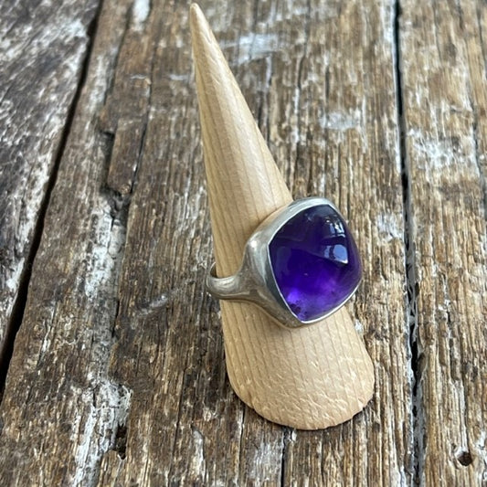 STERLING SILVER AMYTHYST RING