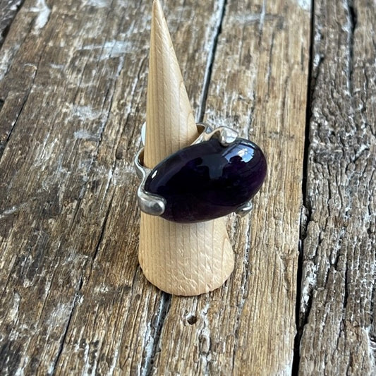STERLING SILVER AMYTHYST RING
