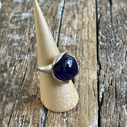 STERLING SILVER AMYTHYST RING