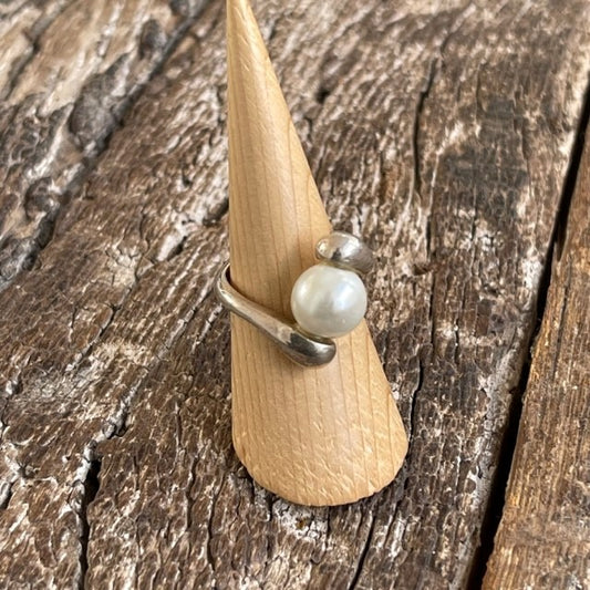 STERLING SILVER  PEARL RING