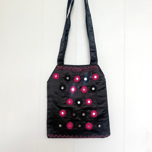 SATIN MIRROR EMB. SHOULDER BAG 25x20cm