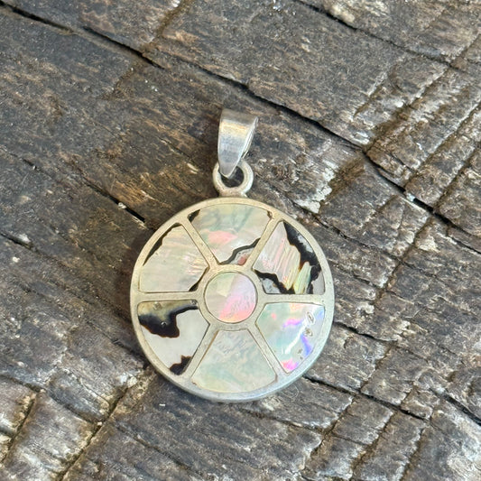 STERLING SILVER SHELL PENDANT