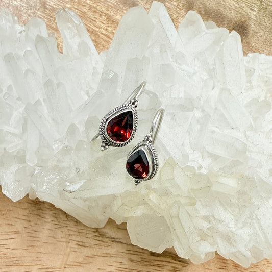 STERLING SILVER GARNET EARRING
