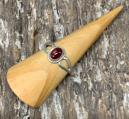 STERLING SILVER GARNET RING