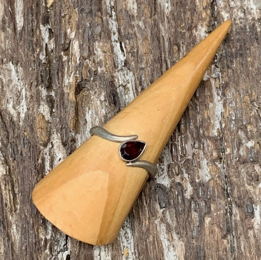 STERLING SILVER GARNET RING