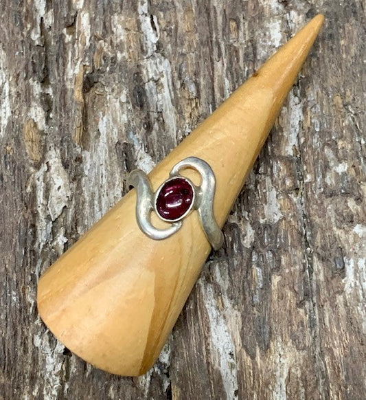 STERLING SILVER GARNET RING