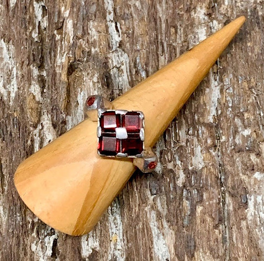 STERLING SILVER GARNET RING