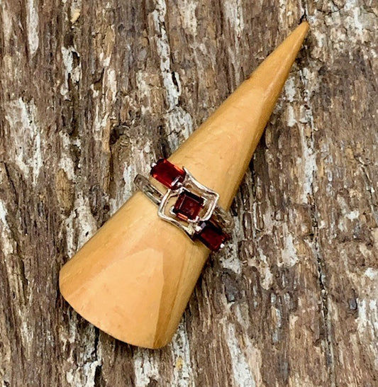 STERLING SILVER GARNET RING