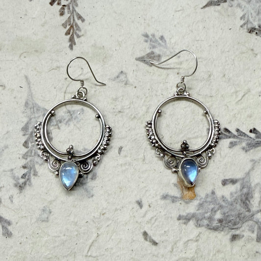 STERLING SILVER MOONSTONE EARRING