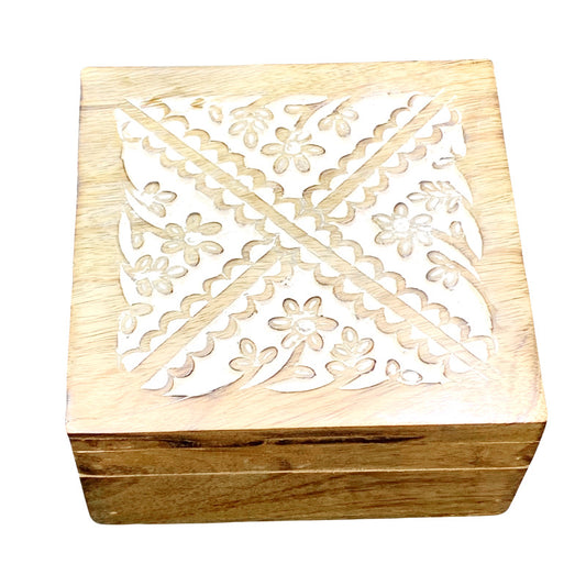 WOODEN BOX FLORAL ENGRAVING 10x10cm