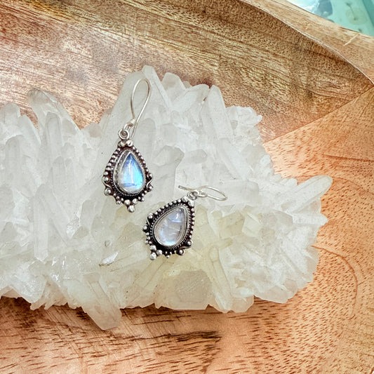 STERLING MOONSTONE EARRING