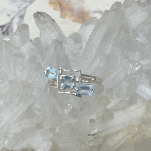 STERLING SILVER BLUE TOPAZ RING