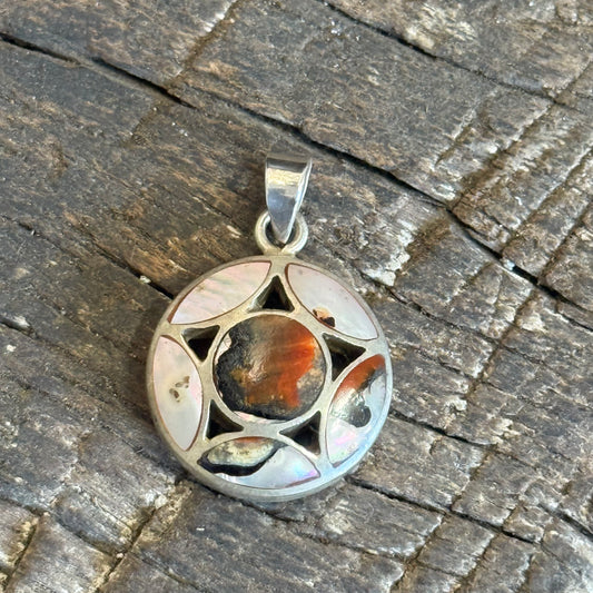 STERLING SILVER SHELL PENDANT