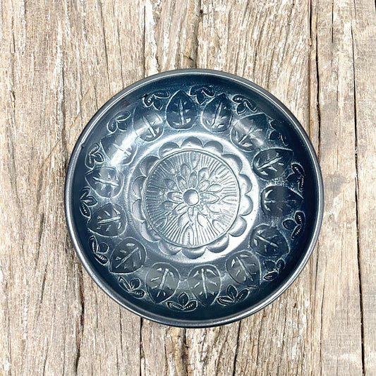 BRASS EMBOSSED FLORAL DISH 16x4CM