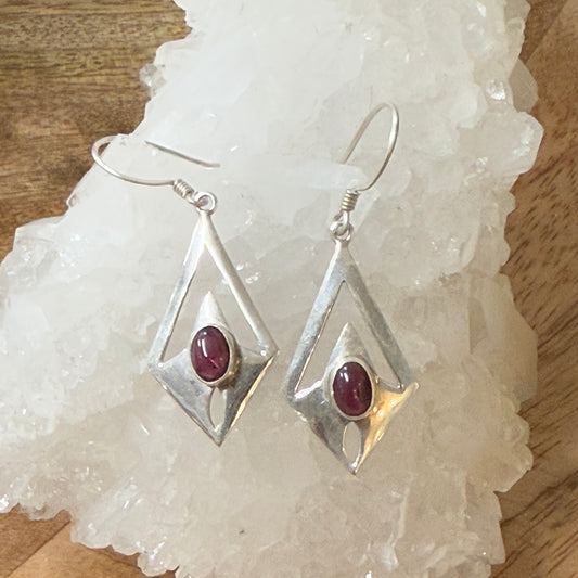 STERLING SILVER GARNET EARRING