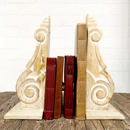 WOODEN WHITE WASHED WALL BRACKET/BOOK STAND 46x14x13cm
