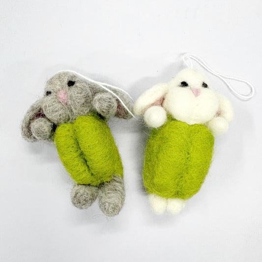 BUNNY WITH GREEN PANTS 9x5CM ASSRTD.