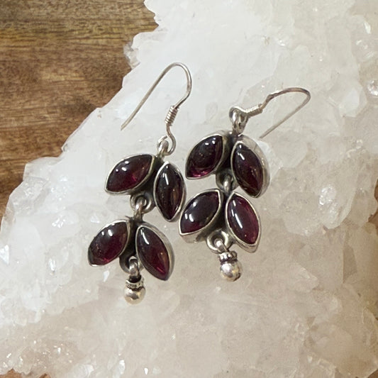 STERLING SILVER GARNET EARRING