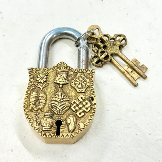 BRASS 8AUSPICIOUS PROTECTION LOCK 7.5 X 12CM