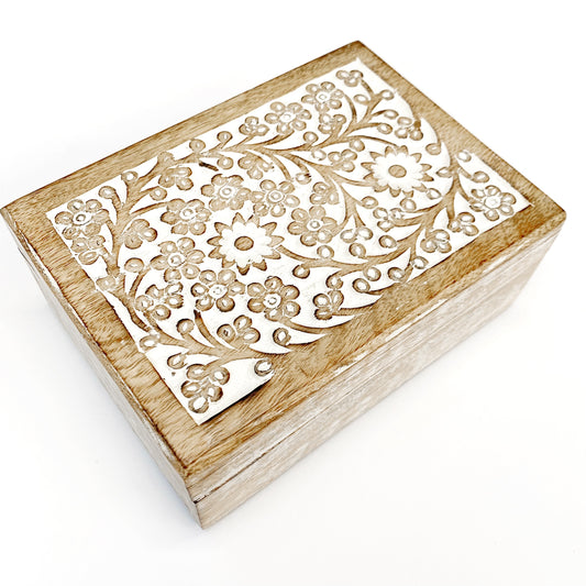 WOODEN BOX FLORAL ENGRAVING 18x13CM