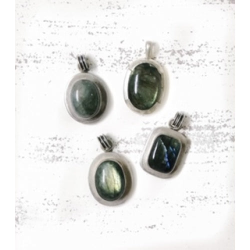 STERLING SILVER LABRADORITE PENDANT