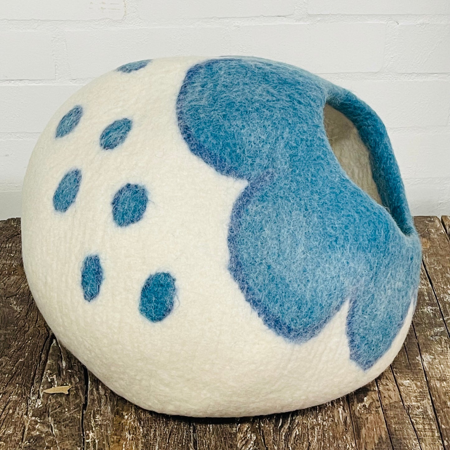 Handmade Felt Cat house 32x45x45cm