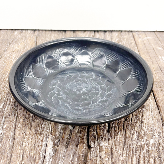 BRASS EMBOSSED VINE DISH 16x4CM