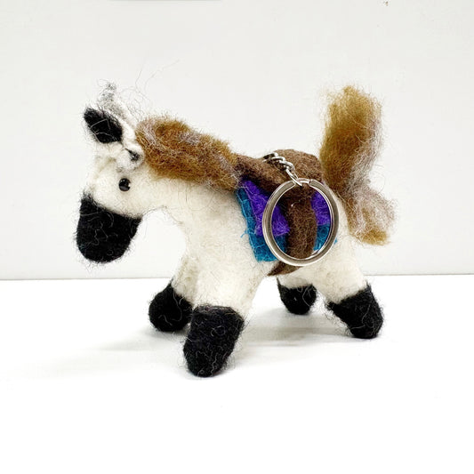 SADDLED PONY 11x8CM KEYRING