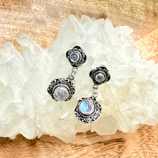 STERLING SILVER MOONSTONE EARRING
