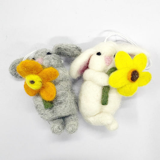 BUNNY WITH FLOWERS 9x5CM ASSRTD.