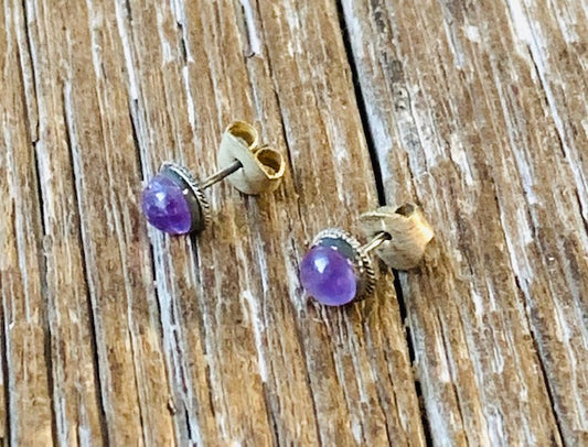 STERLING SILVER AMETHYST EAR STUD