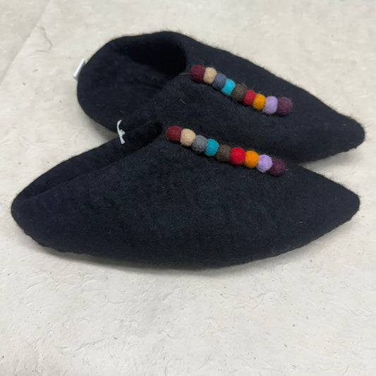 FELT SLIPPERS size 36