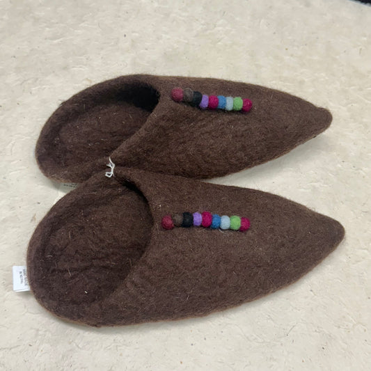 FELT SLIPPERS size 36
