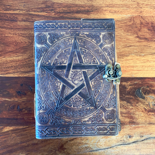 PENTAGRAM STAR LEATHER JOURNAL W/LOCK 18X13CM