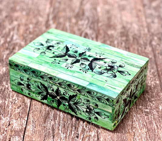 BONE PAINTED WOODEN BOX 20x12.5CM