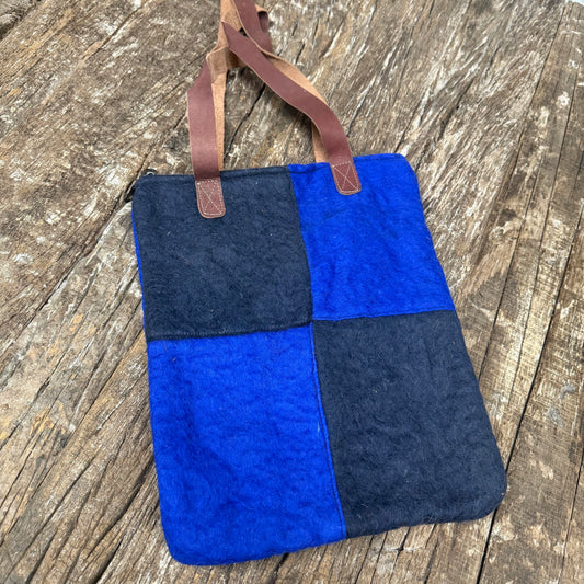 FELT BAG WITH LEATHER STRAP 27x33cm
