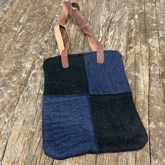 FELT BAG WITH LEATHER STRAP 27x33cm