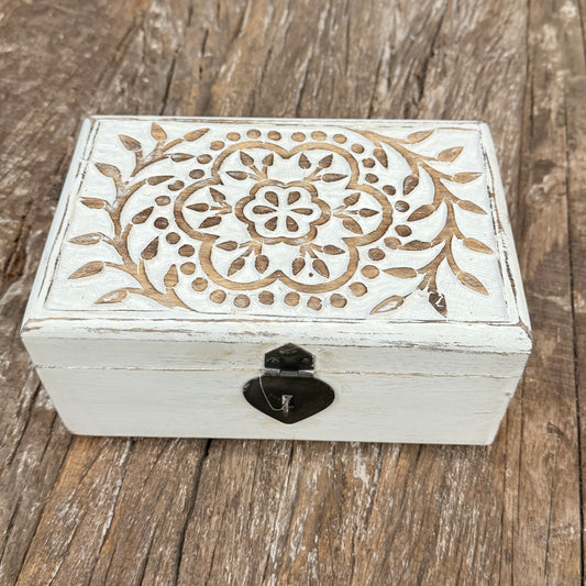 WOODEN FLOWER CARVED BOX - 23x15x10cm