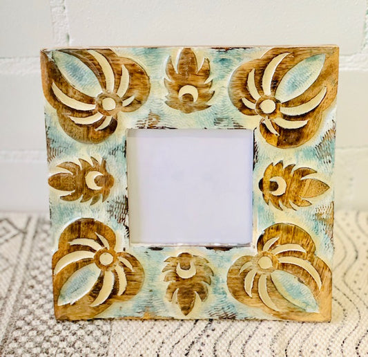WOODEN WHITE WASHED PHOTO FRAME