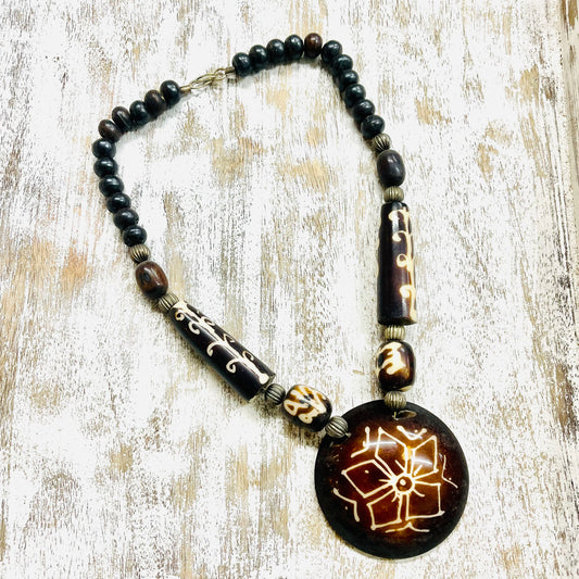 HANDCRAFTED NATURALBONE STATEMENT NECKLACE