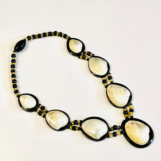 HANDCRAFTED SHELL NECKLACE